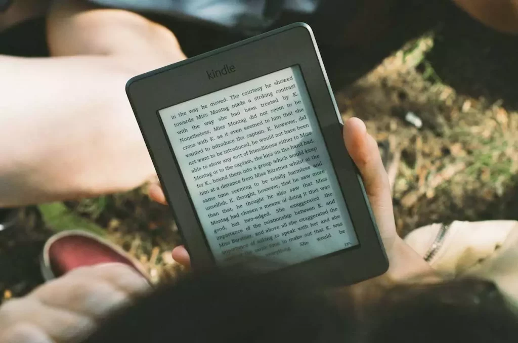 Person holding a Kindle device