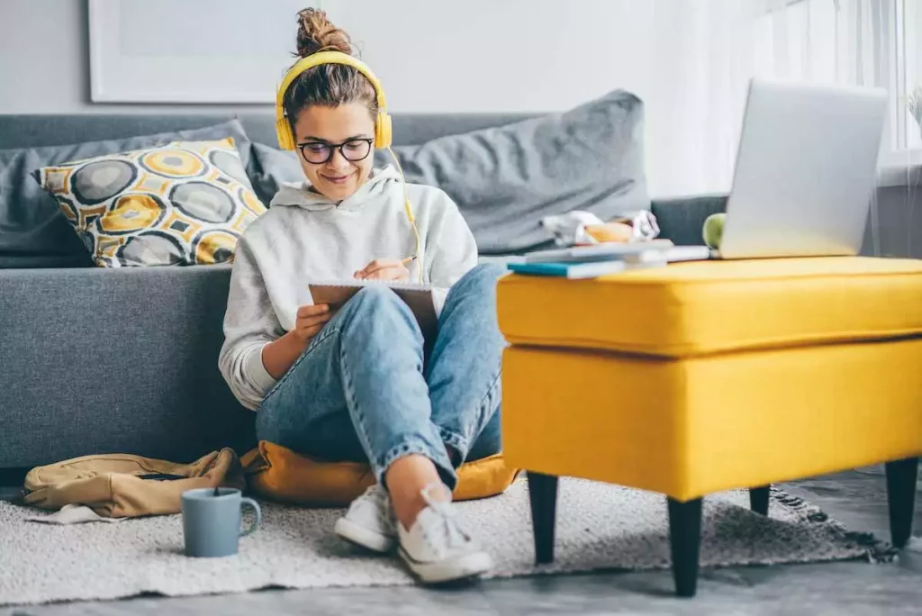 beautiful student woman listening to music when reading and studying